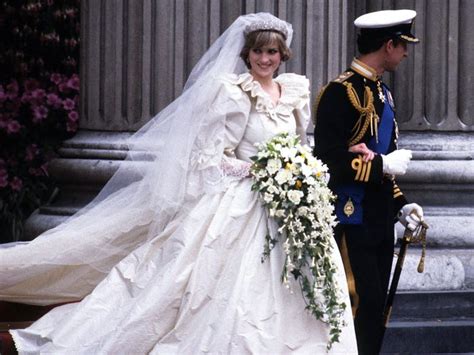 Princess Diana S Wedding Dress Had Major Flaw Says Royal Embroiderer