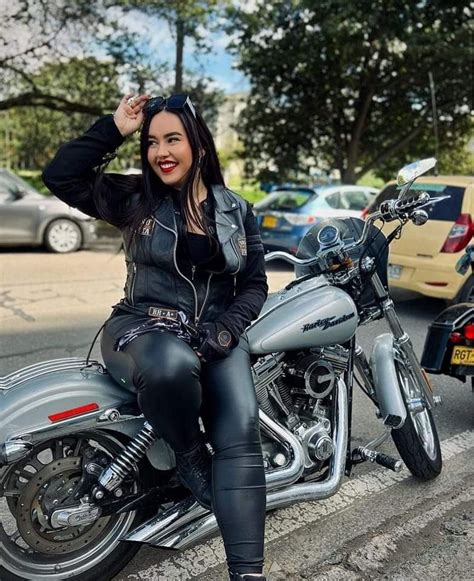 Pingl Sur Babes Motorcycles