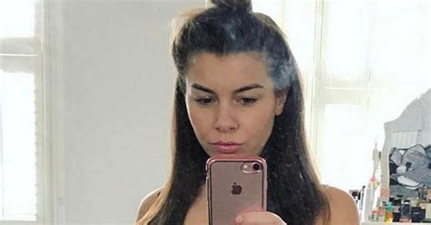 Big Brother Star Imogen Thomas Turns Seductress In Cleavage Baring
