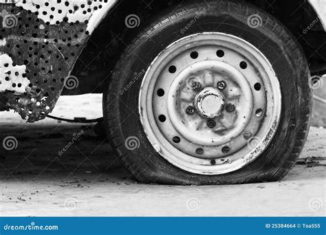 Flat Tire Of Old Car Stock Photo Image Of Vehicle Damage 25384664