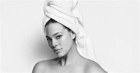 ashley graham becomes first plus size model in mario testino s towel series teen vogue