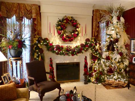 Inside a tennessee christmas home decked out with vintage christmas decor. In-Home Decorating - Wisteria Flowers and Gifts