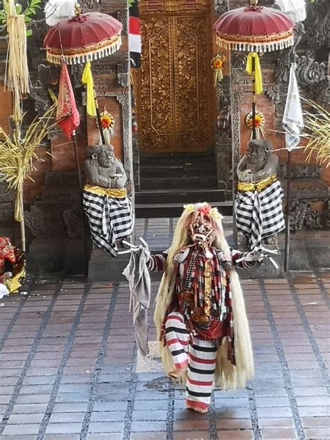 Lengkap Tari Barong Bali Sejarah Makna Gerakan Kostum Video