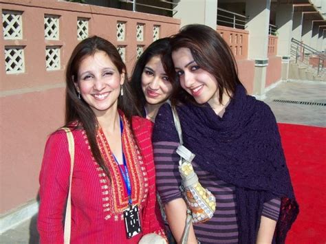 Pakistani Friends Girls Mobile Wallpaper Hollywood Celebrity