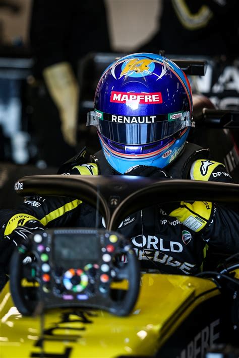 Is fun to hang around with and is a hardworking person Fernando Alonso se pone a los mandos del Fórmula 1 de Renault