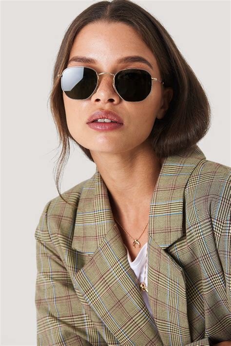 Die Hexagonal Sonnenbrille Von Ray Ban Hat Ein Sechseckiges Design Mit Einem Metallrahmen