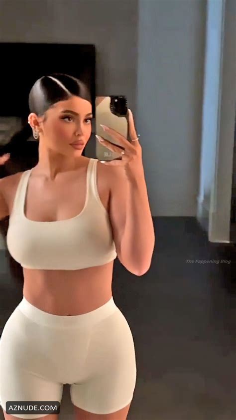 Kylie Jenner Posing In Her Tight Panties And Top In The Social Media