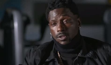 Antonio Brown Apologizes To Law Enforcement Law Officer