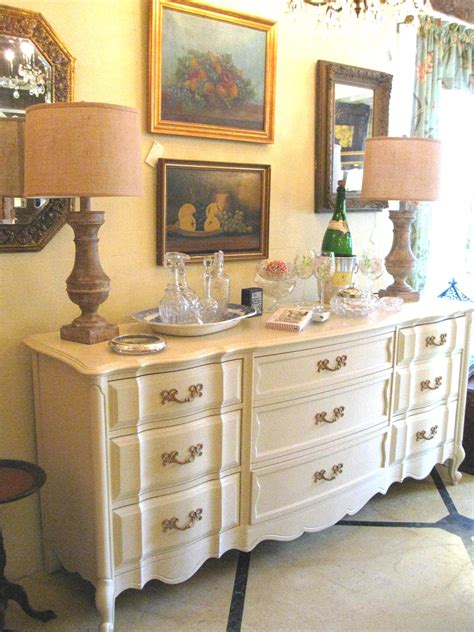 Getting the best chalk paints for your furniture is a challenge because of the several brands currently on the market. Vintage Chest painted with Chalk Paint® Decorative Paint ...