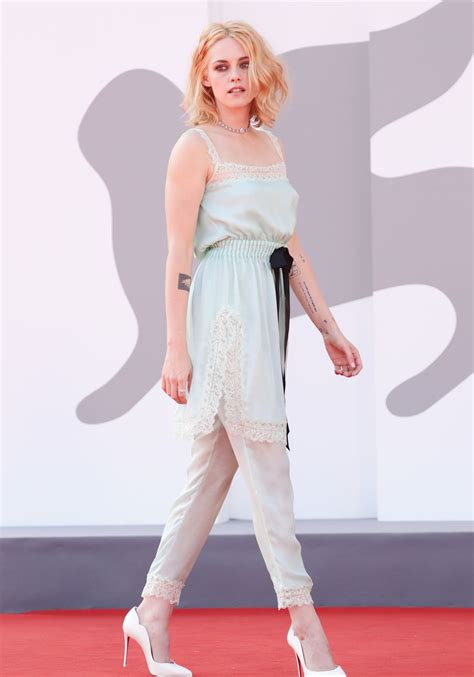 Kristen Stewart Ihre Looks Von Chanel Werden Bei Den Filmfestspielen In Venedig Zum Modetrend