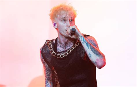 Mgk And Willow Team Up For New Single Emo Girl — The Hofstra Chronicle