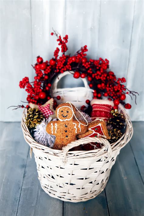 17 Heartwarming Christmas Gift Basket Ideas For Family and ...