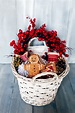 17 Heartwarming Christmas Gift Basket Ideas For Family and Friends ...