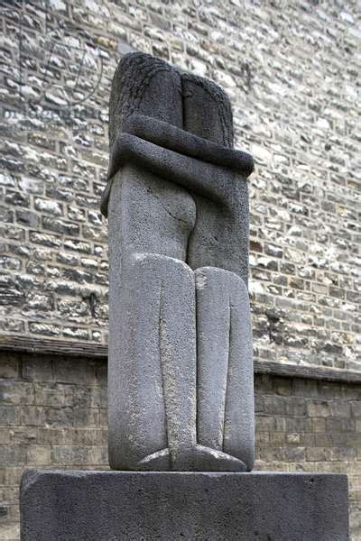 The Kiss Of Constantine Brancusi 1876 1957 Romanian Sculptor Stone Sculpture In The Cubist