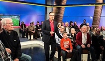 „Sport im Dritten“ live: SWR-Moderator Michael Antwerpes (stehend ...