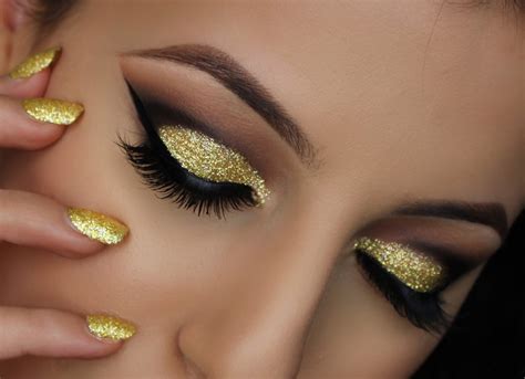 How to do Eye Makeup For Gold Smokey Eyes