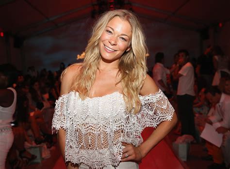 Leann Rimes Poses Nude To Show What Psoriasis Looks Like I Needed This