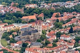 Halberstadt von oben - Kirchengebäude des Dom und Domschatz in ...