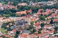 Halberstadt von oben - Kirchengebäude des Dom und Domschatz in ...