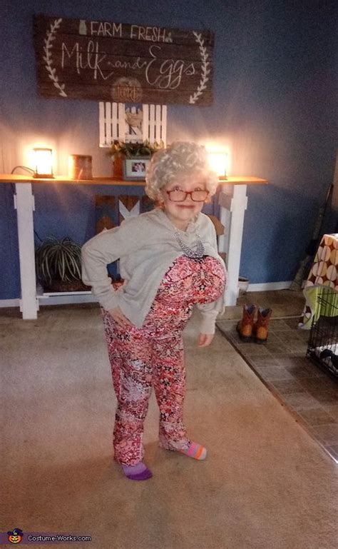 Ole Granny Costume Easy Diy Costumes Granny Costume Granny