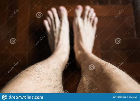 Jambes velues d hommes photo stock Image du nudité 129562514
