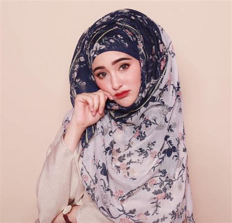 beautiful muslim women autumn photography portrait hijab fashion girl fashion hijab style
