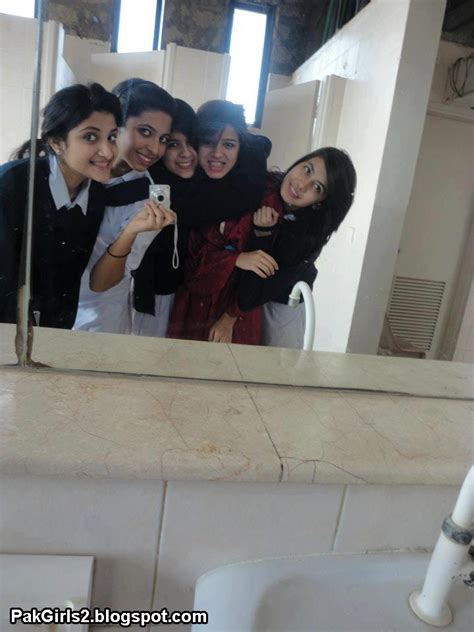Fashion Selfies Pakistani Beautiful College Girls Latest Collection