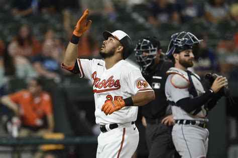 Tigers Beat Orioles 9 4 Despite Scary Collision In Outfield WTOP News