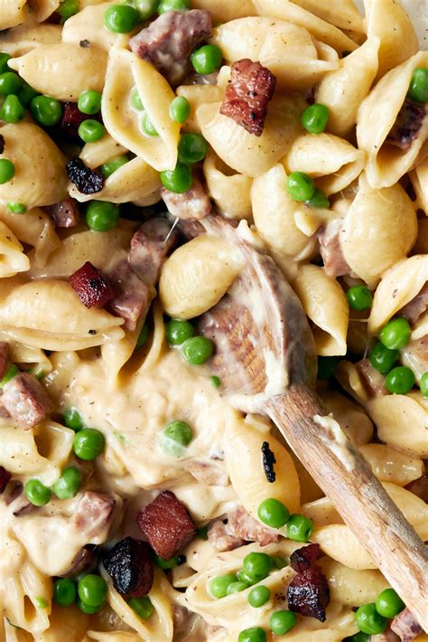 Alfredo pasta made with leftover ham and sweet peas will make you look forward to leftover holiday ham. Ham and Cheese Pasta With a Handful of Peas Recipe in 2020 (With images) | Ham and cheese pasta ...