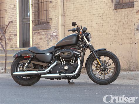 Focus was put on giving the v9 a virtually flat torque curve, with. Moto Guzzi V7 Harley Davidson Iron o Triumph Bonneville ...