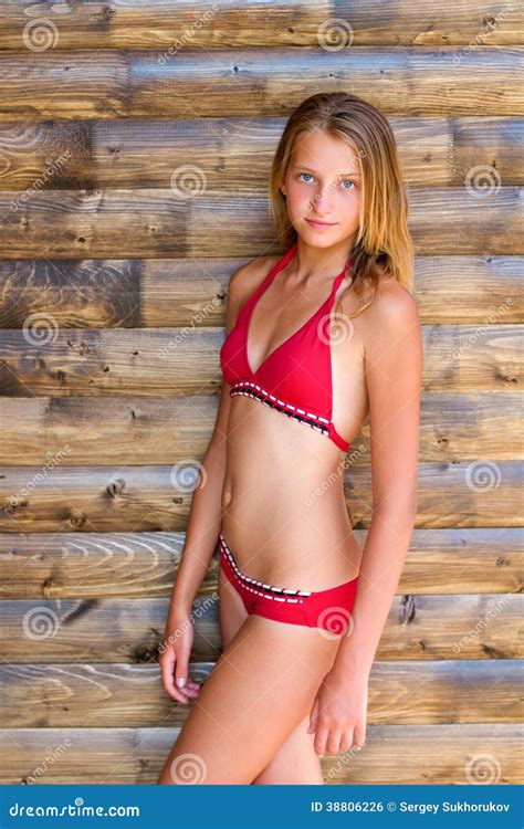 Ragazza Teenager Adorabile Fotografia Stock Immagine Di Swimsuit