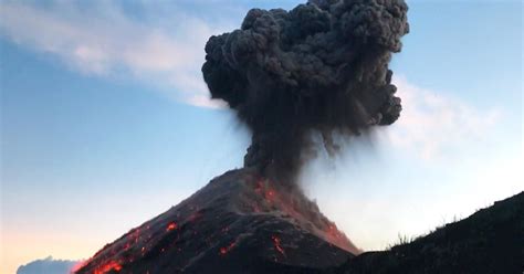 Hikers Surprised By Powerful Volcan De Fuego Eruption