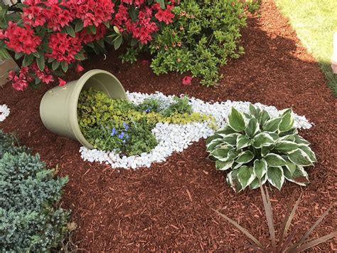 52 Amazing Spilled Flower Pot Ideas That Art Of Gardening Flower