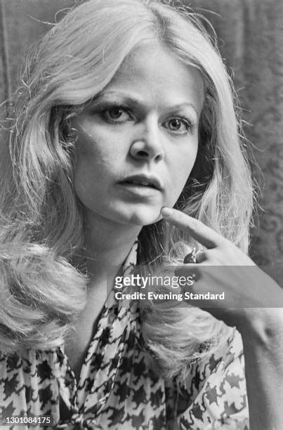 Sally Struthers Photos Photos And Premium High Res Pictures Getty Images