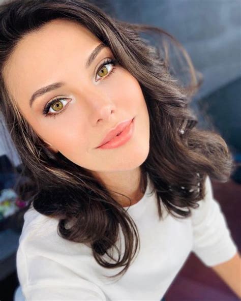 Tuvana Türkay On Instagram 💫 Beauty Girl Brown Hair Colors Turkish Women Beautiful