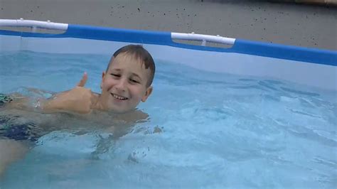 Il Vlog In Piscina Insiemeapokechannel Youtube