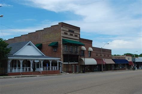 12 Small Towns In Rural Mississippi That Are Downright Delightful With
