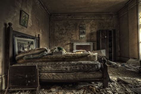 Mirandas Bedroom Abandoned Houses Abandoned Places Spooky House