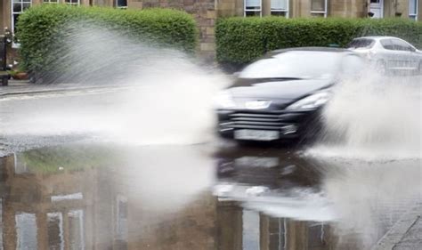 Rain Drivers Will Be Fined £5000 And Issued Penalty Points For Splashing Pedestrians Express