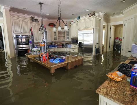 Gulf Coast Residents Struggle To Recover After Hurricane Harvey Photos