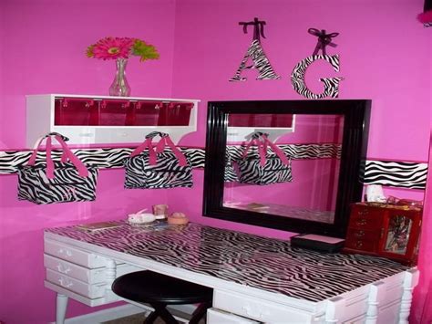 A simple, oversized pattern of zebra. Hot-Pink-Zebra-Room-Decorating-Ideas.jpg (800×600) | Zebra ...
