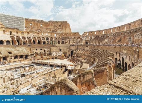 Interno Del Colosseo O Del Colosseo Alias Flavian Anfiteatro Flavio