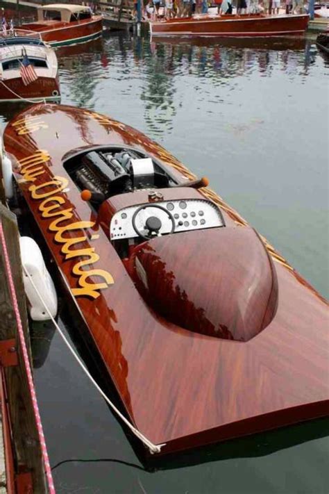 Pin di Radan Krajčo su Yacht Barche d epoca Barche a motore