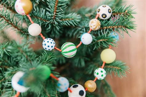 20 Festive Diy Christmas Garlands