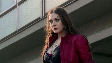 The Collar Of Wanda Maximoff Elizabeth Olsen In Avengers Age Of