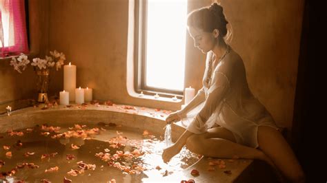Banhos poderosos de limpeza espiritual aprenda a fazê los