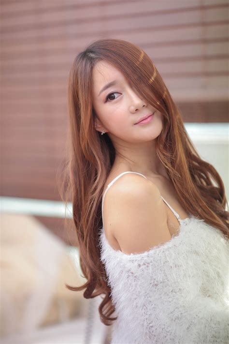 Han Chae Yee In White ~ Cute Girl Asian Girl Korean Girl Japanese Girl Chinese Girl