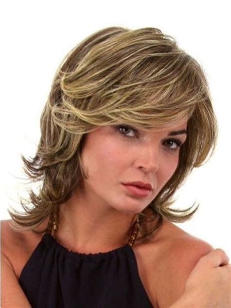 It became popular in the 1990s and remains so to this day. Medium Layered Hairstyles for round faces-2 | Hair ...