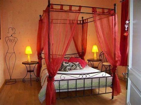 34 Lovely Romantic Bedroom Decor Ideas For Couples Magzhouse In 2020 Romantic Bedroom Decor