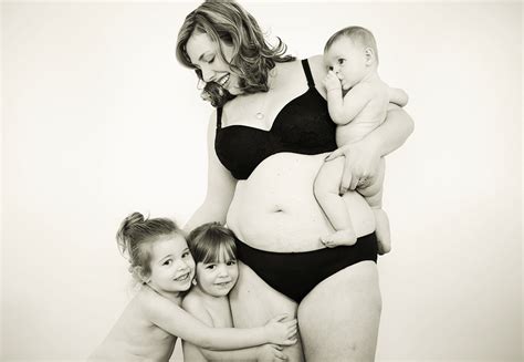 De jeunes mamans posent nues après leur accouchement Femina
